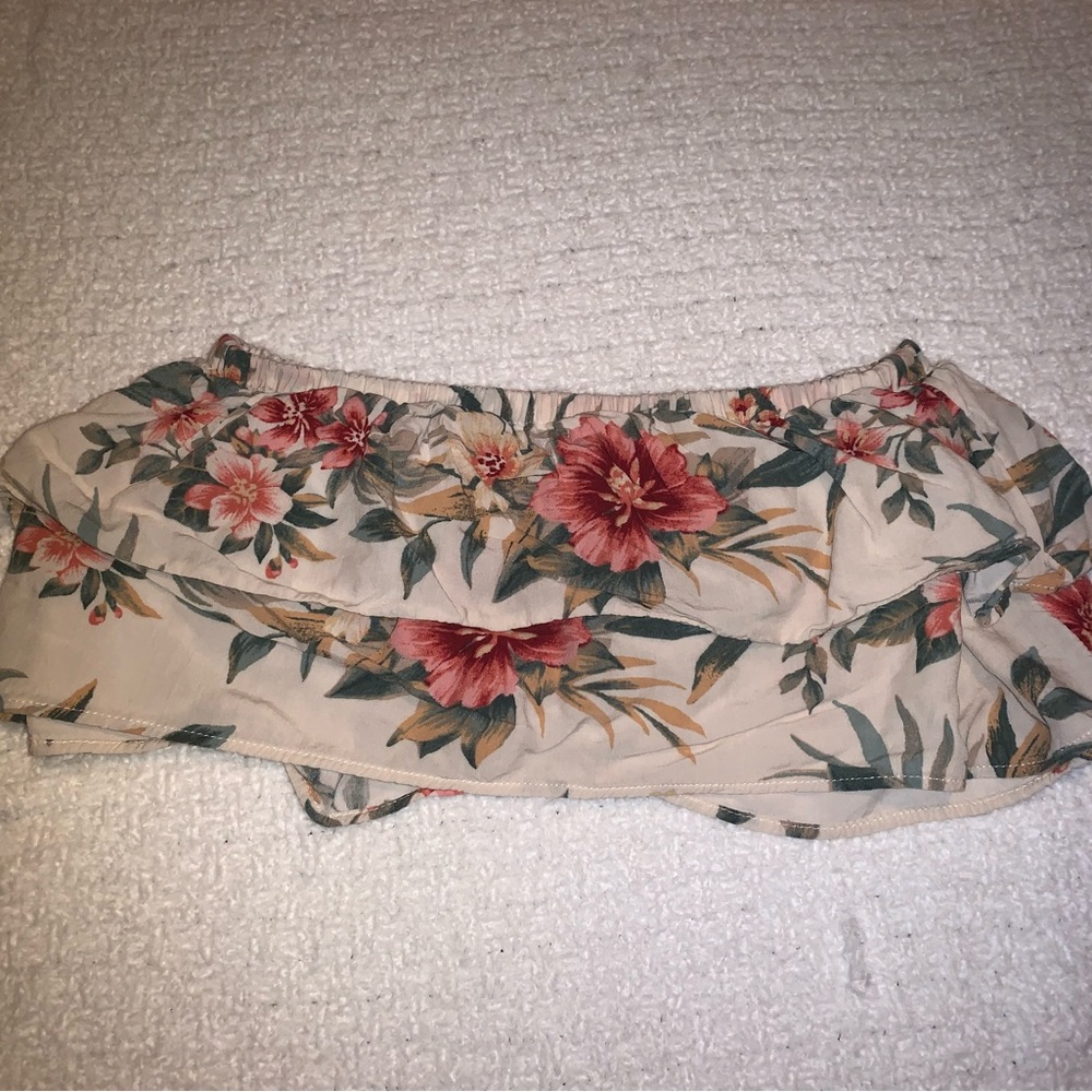 American Eagle Cream Floral Crop Top Size XS Like New